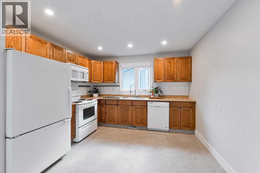 Photo 10 of 9916 5 Street Se, Calgary AB
