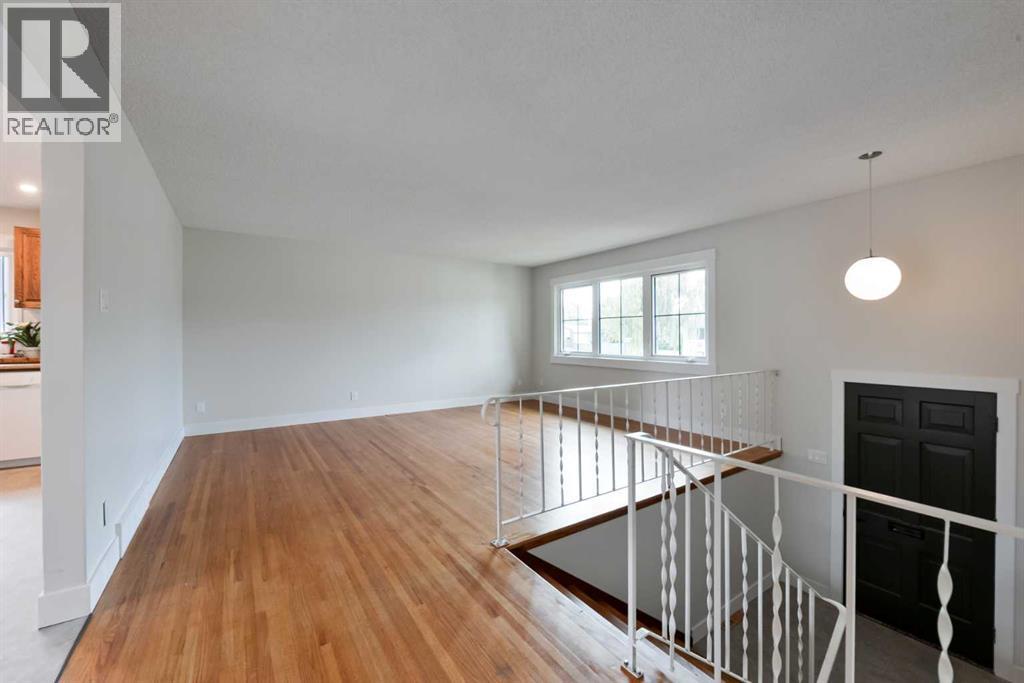 Photo 3 of 9916 5 Street Se, Calgary AB