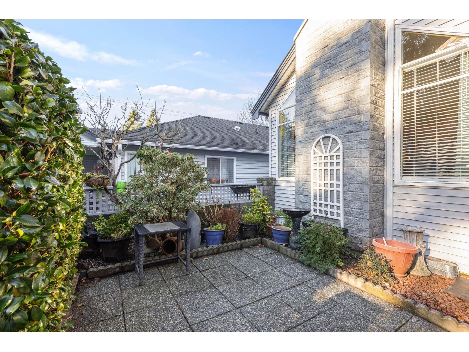 Photo 4 of 102 1744 128 Street, Surrey BC