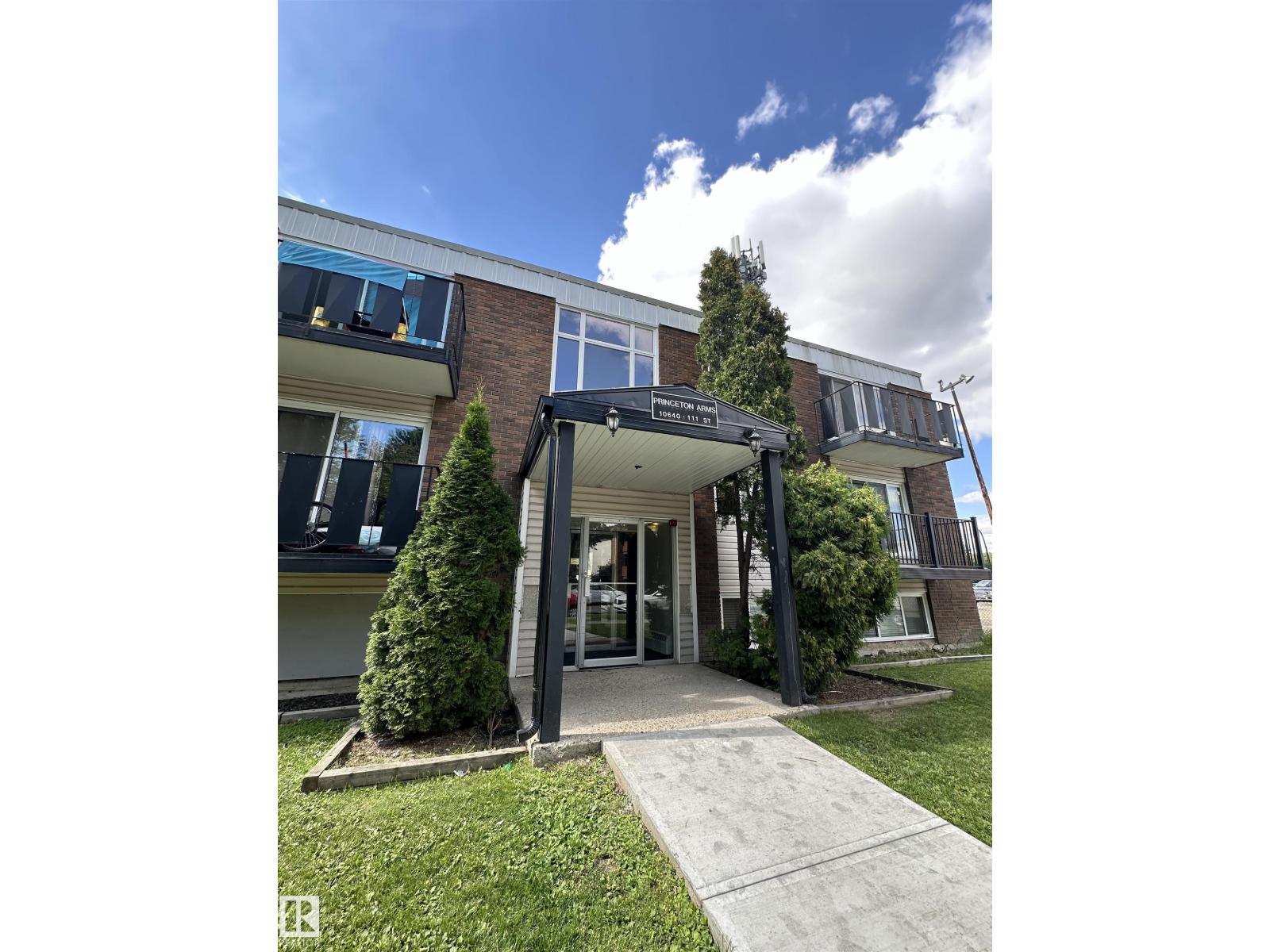Photo 24 of 6 10640 111 St Nw, Edmonton AB