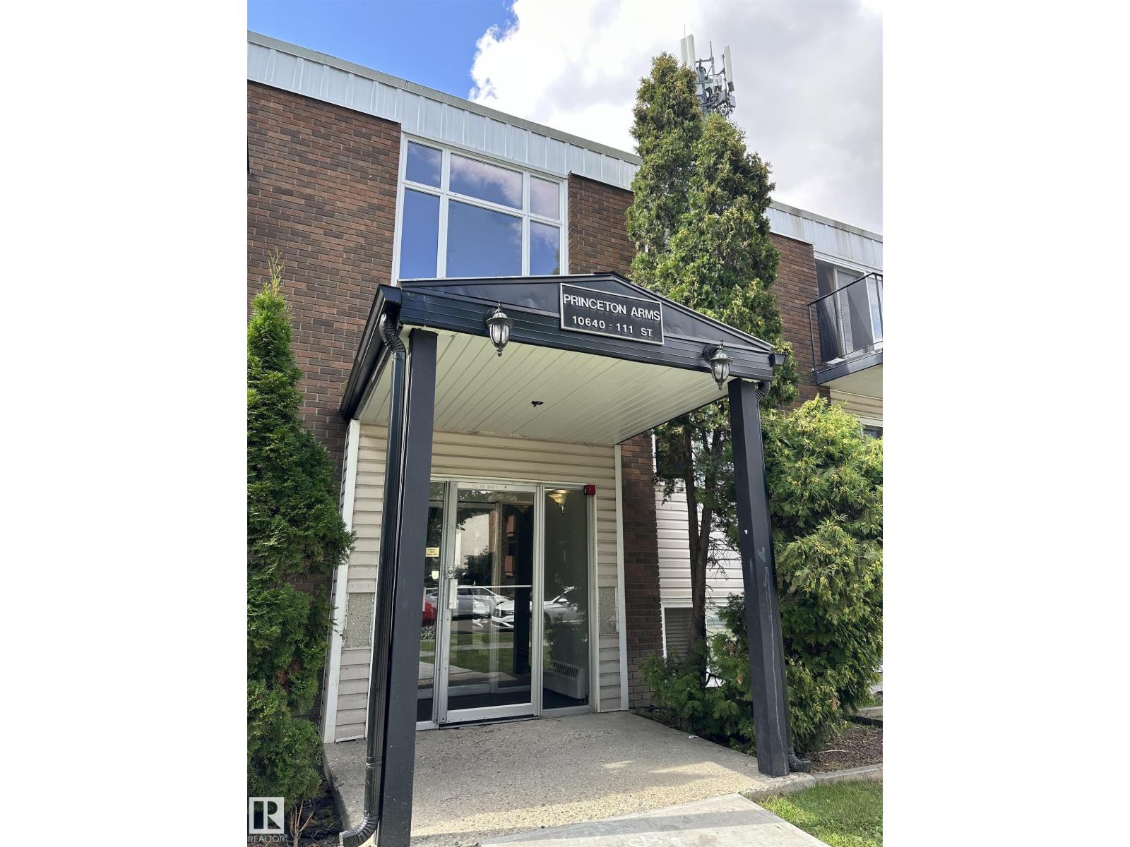 Photo 2 of 6 10640 111 St Nw, Edmonton AB