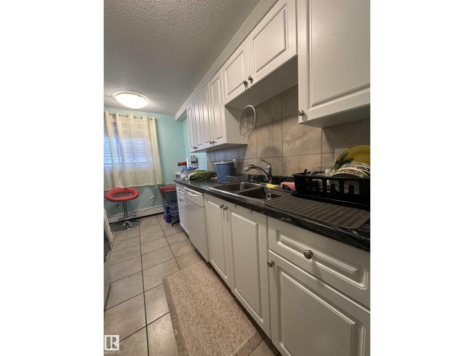 Photo 9 of 6 10640 111 St Nw, Edmonton AB