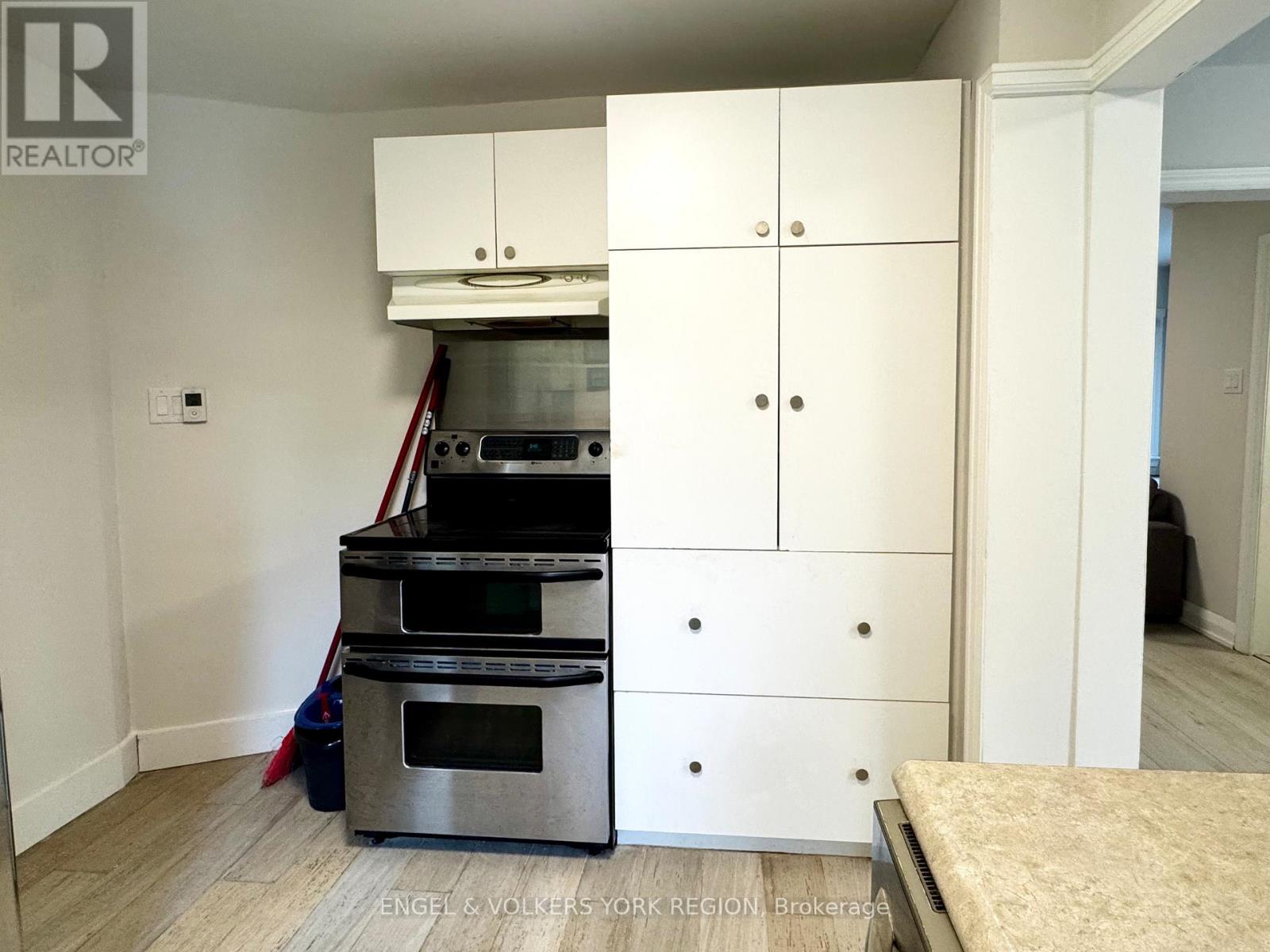 Photo 6 of Main 185 Rumble Avenue, Richmond Hill ON