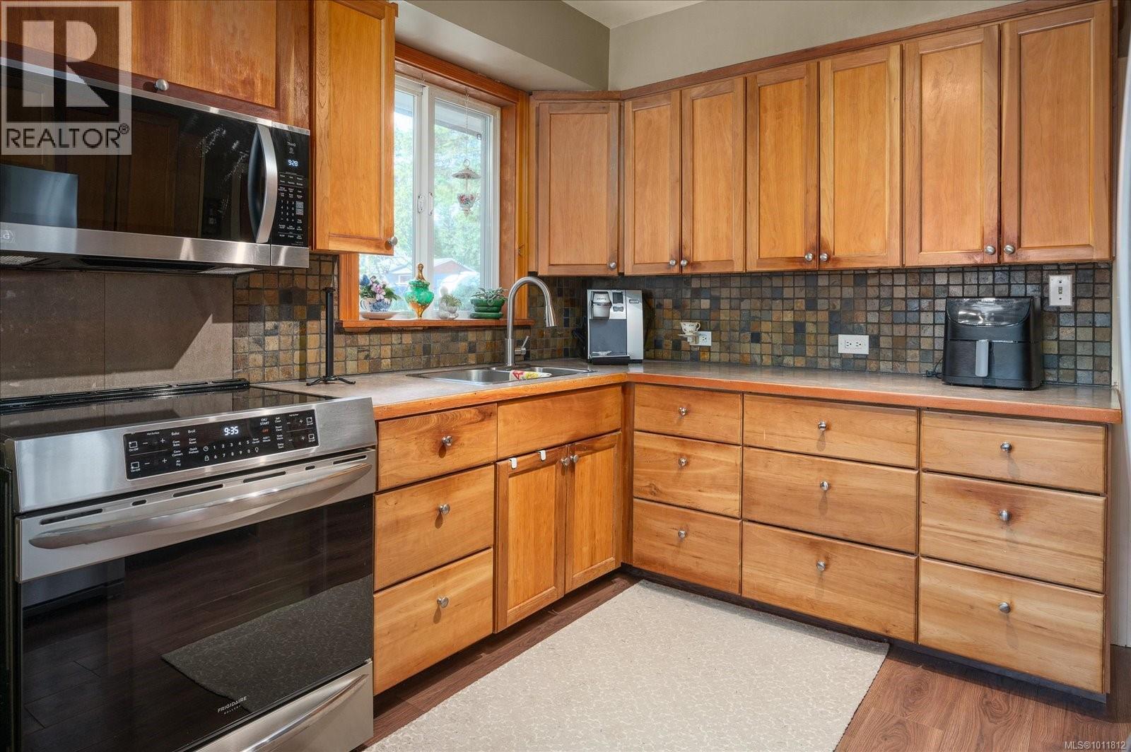 Photo 2 of 1813 Northfield Rd, Nanaimo BC