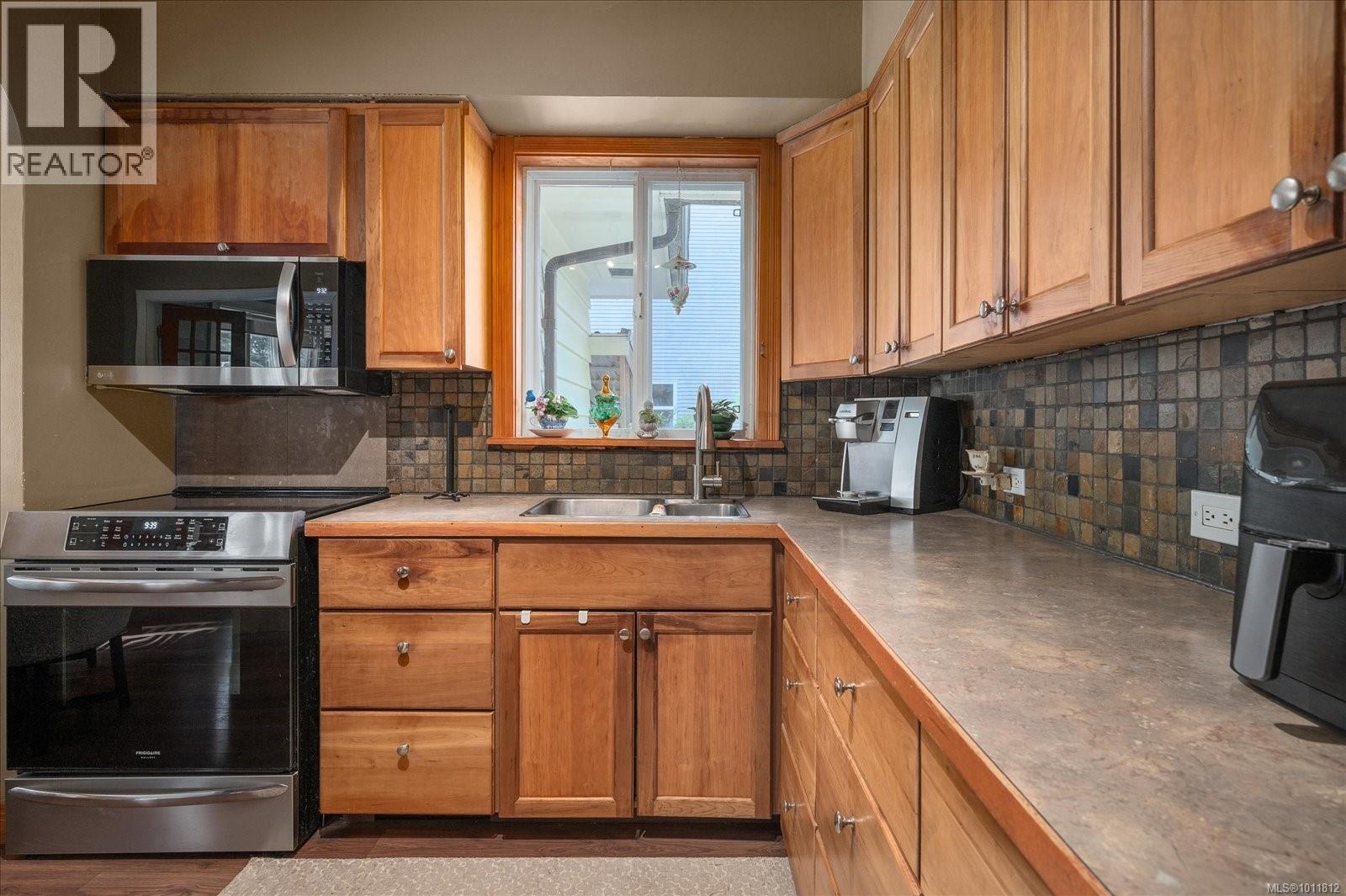 Photo 3 of 1813 Northfield Rd, Nanaimo BC