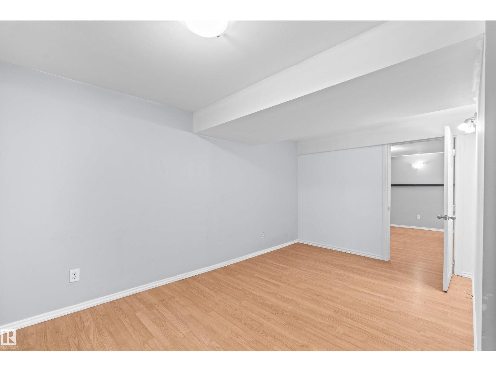 Photo 16 of 10516 108 Av Nw, Edmonton AB