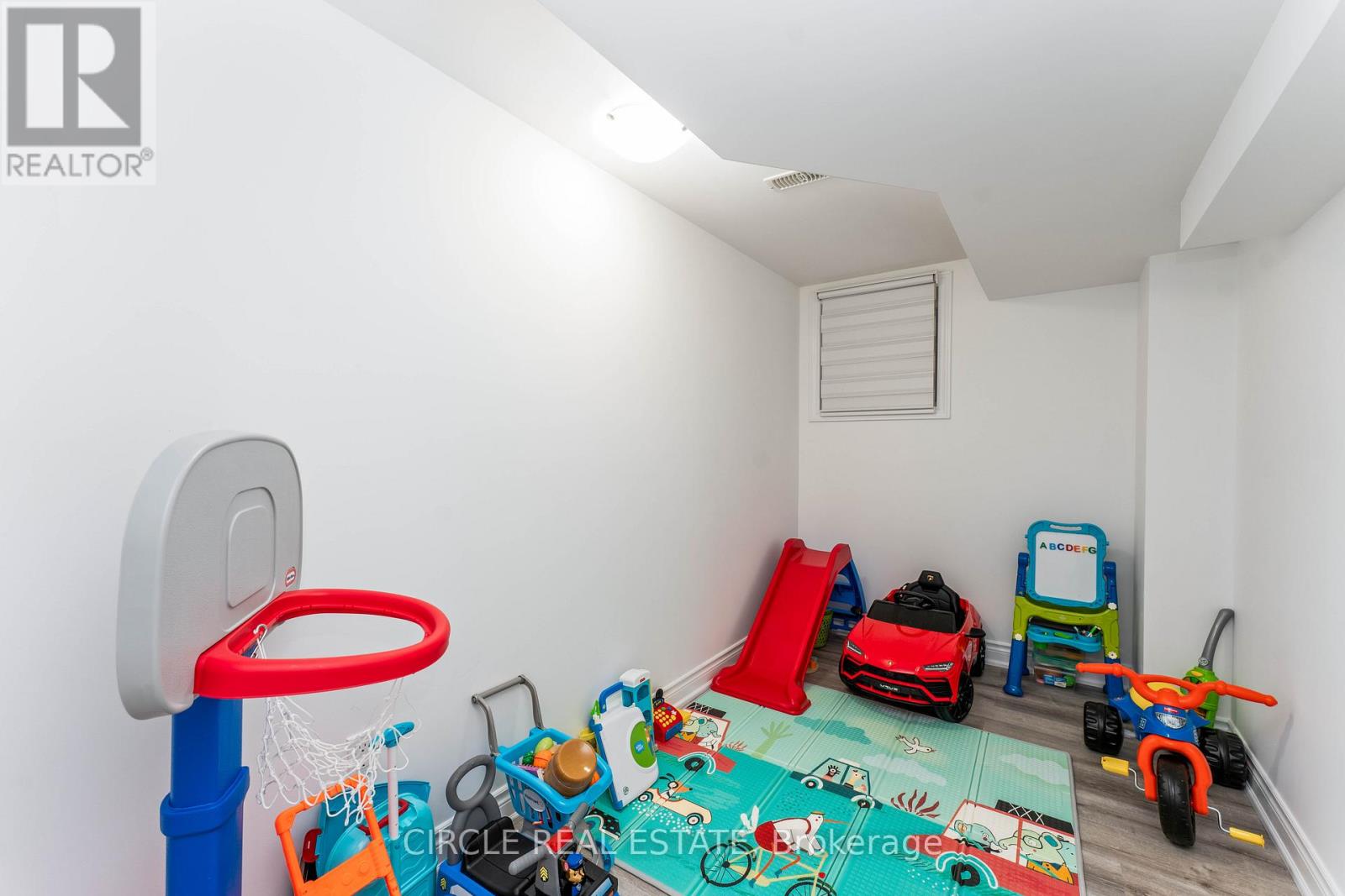 Photo 28 of 65 Hopewell Street, Vaughan ON