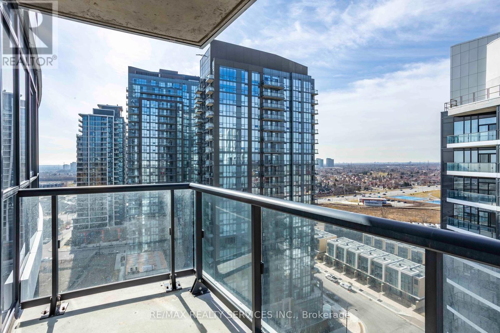 Photo 4 of 1215 35 Watergarden Drive W, Mississauga ON