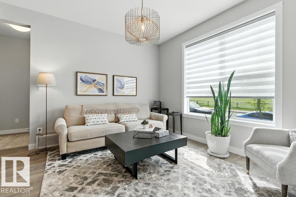 Photo 4 of 305 Hawks Ridge Bv Nw, Edmonton AB