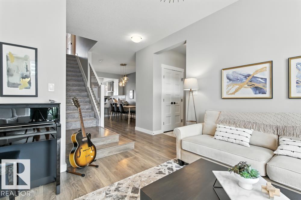 Photo 5 of 305 Hawks Ridge Bv Nw, Edmonton AB