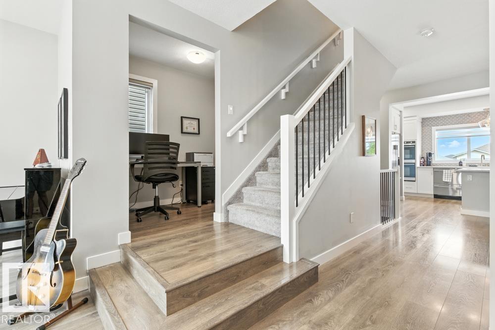 Photo 7 of 305 Hawks Ridge Bv Nw, Edmonton AB