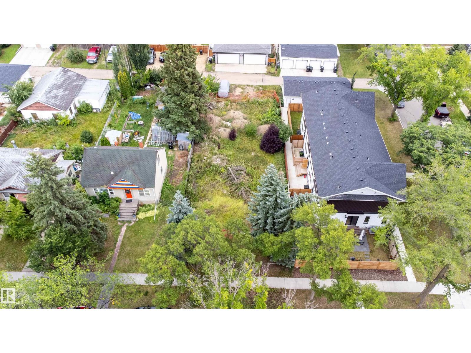 Photo 2 of 12107 123 St Nw, Edmonton AB