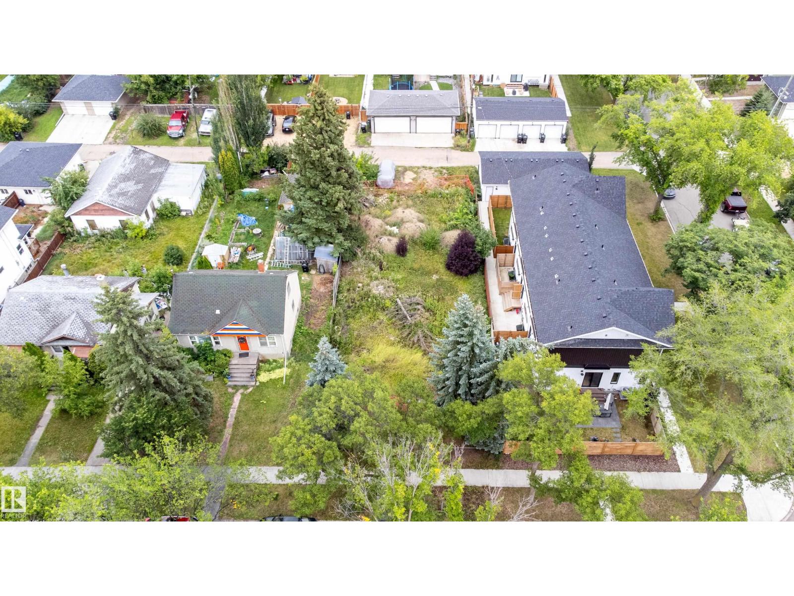 Photo 3 of 12107 123 St Nw, Edmonton AB