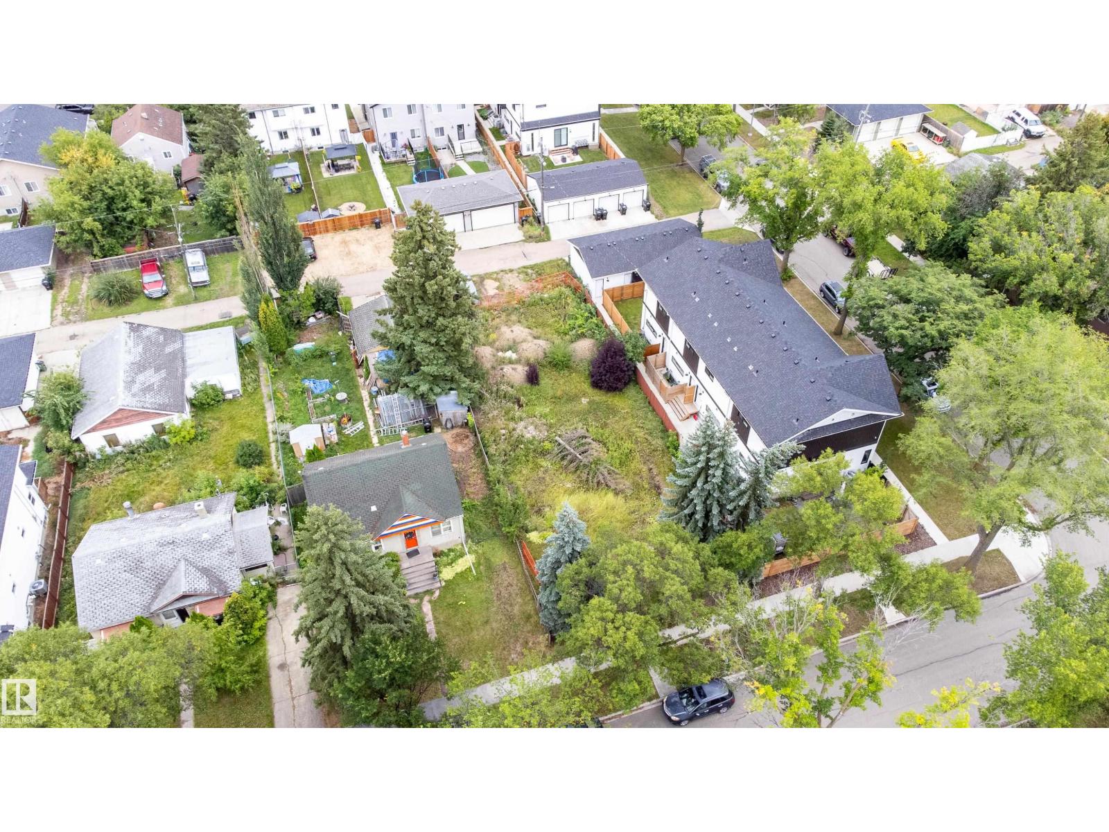 Photo 4 of 12107 123 St Nw, Edmonton AB