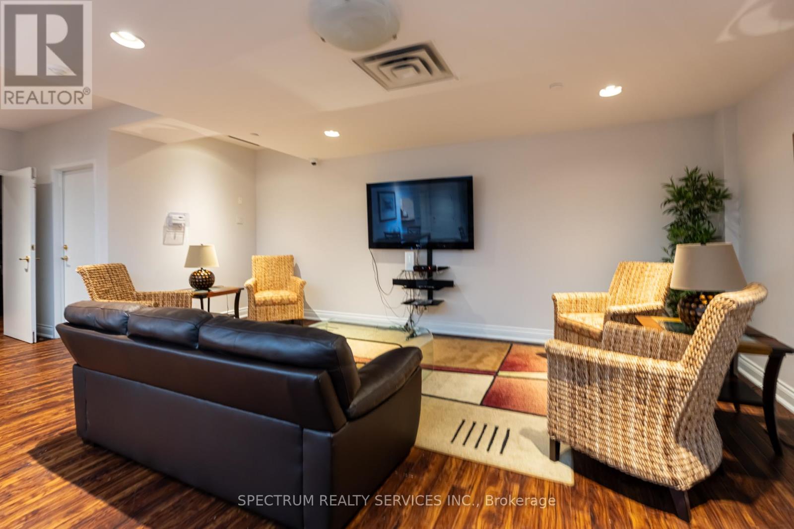 Photo 35 of 205 980 Yonge Street, Toronto ON
