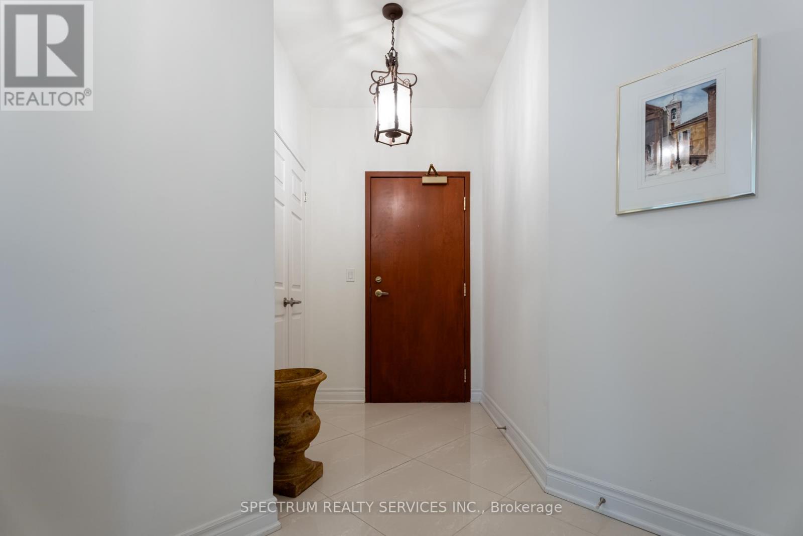 Photo 5 of 205 980 Yonge Street, Toronto ON