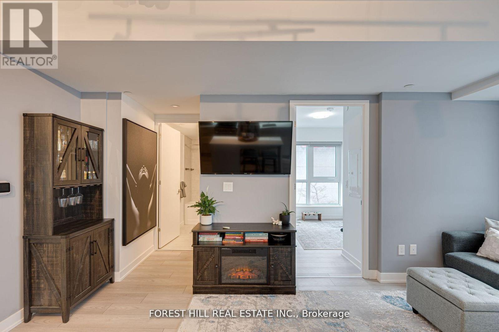 Photo 14 of 411 8 Tippett Road, Toronto ON