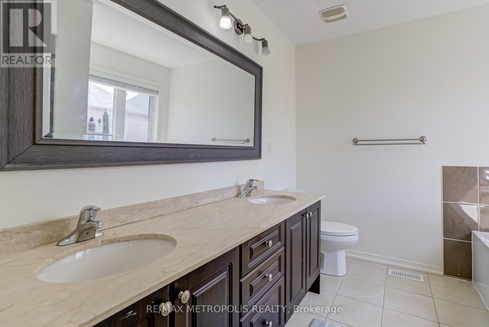 Photo 23 of 55 Formosa Avenue, Ajax ON