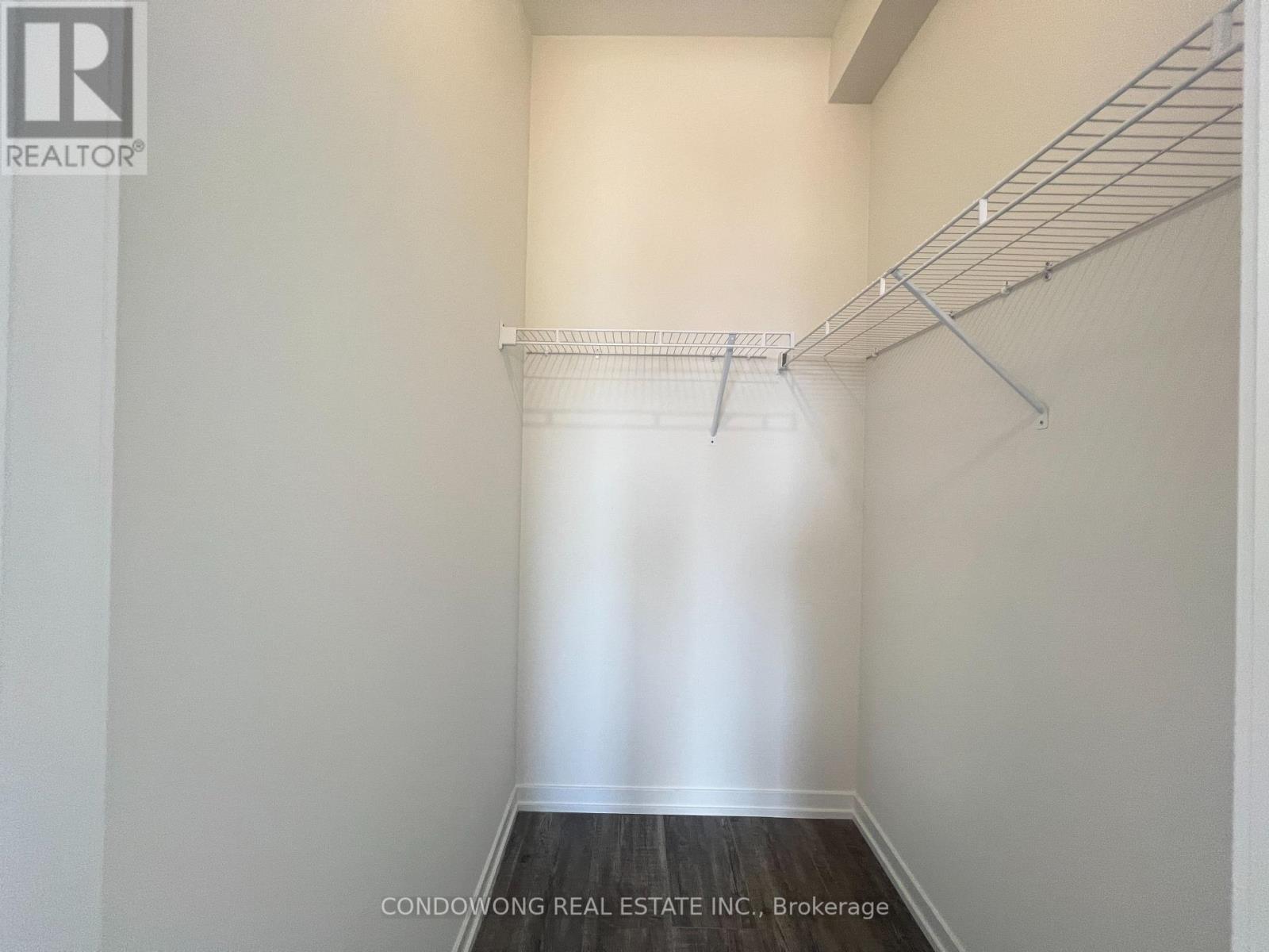 Photo 10 of 214 Matawin Lane, Richmond Hill ON