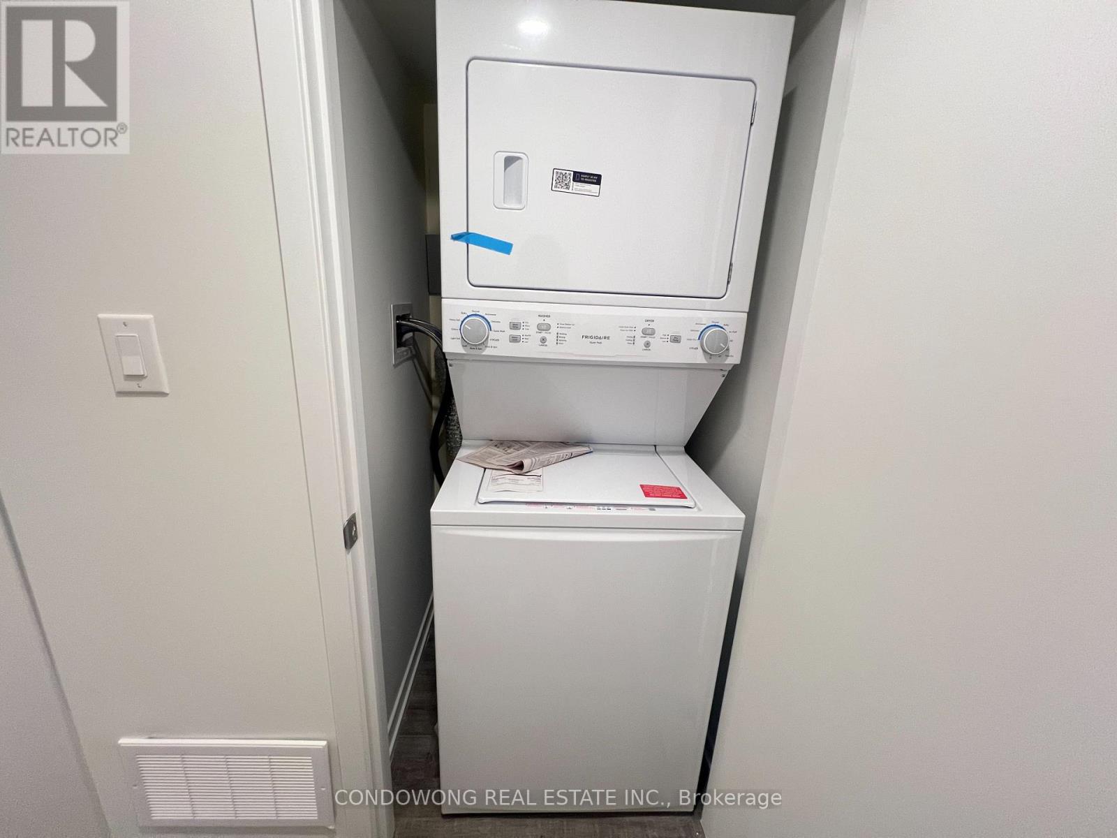 Photo 12 of 214 Matawin Lane, Richmond Hill ON