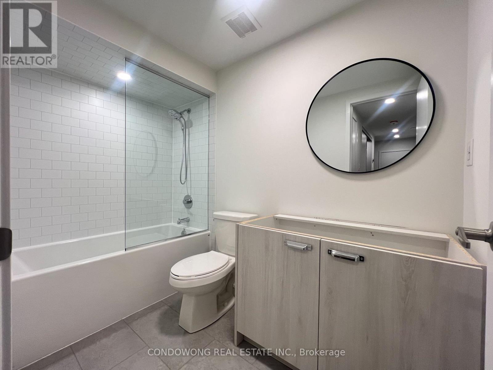 Photo 14 of 214 Matawin Lane, Richmond Hill ON