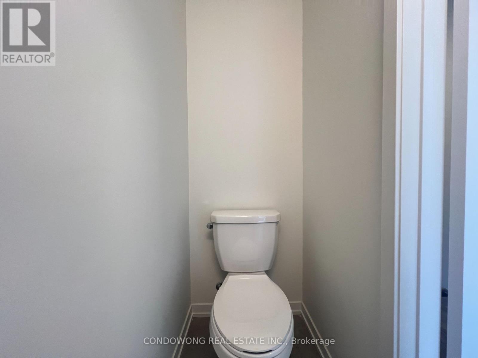 Photo 16 of 214 Matawin Lane, Richmond Hill ON