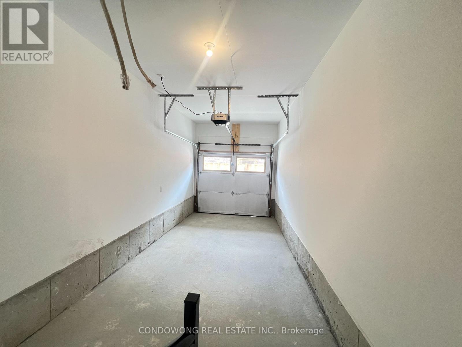 Photo 17 of 214 Matawin Lane, Richmond Hill ON