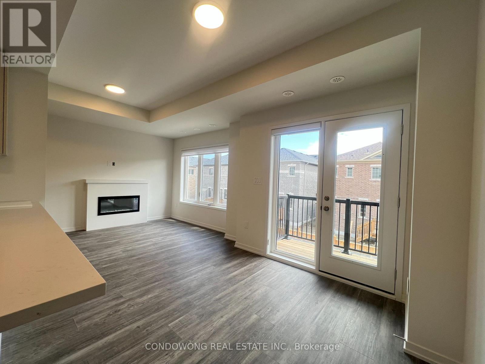 Photo 2 of 214 Matawin Lane, Richmond Hill ON