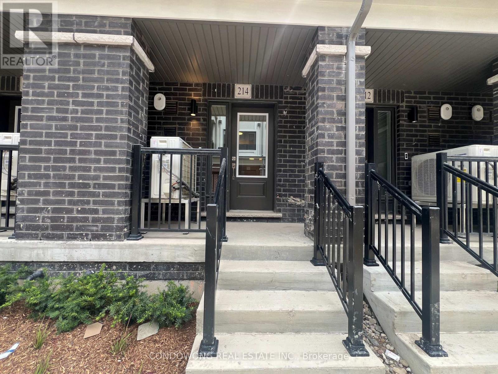 Photo 20 of 214 Matawin Lane, Richmond Hill ON