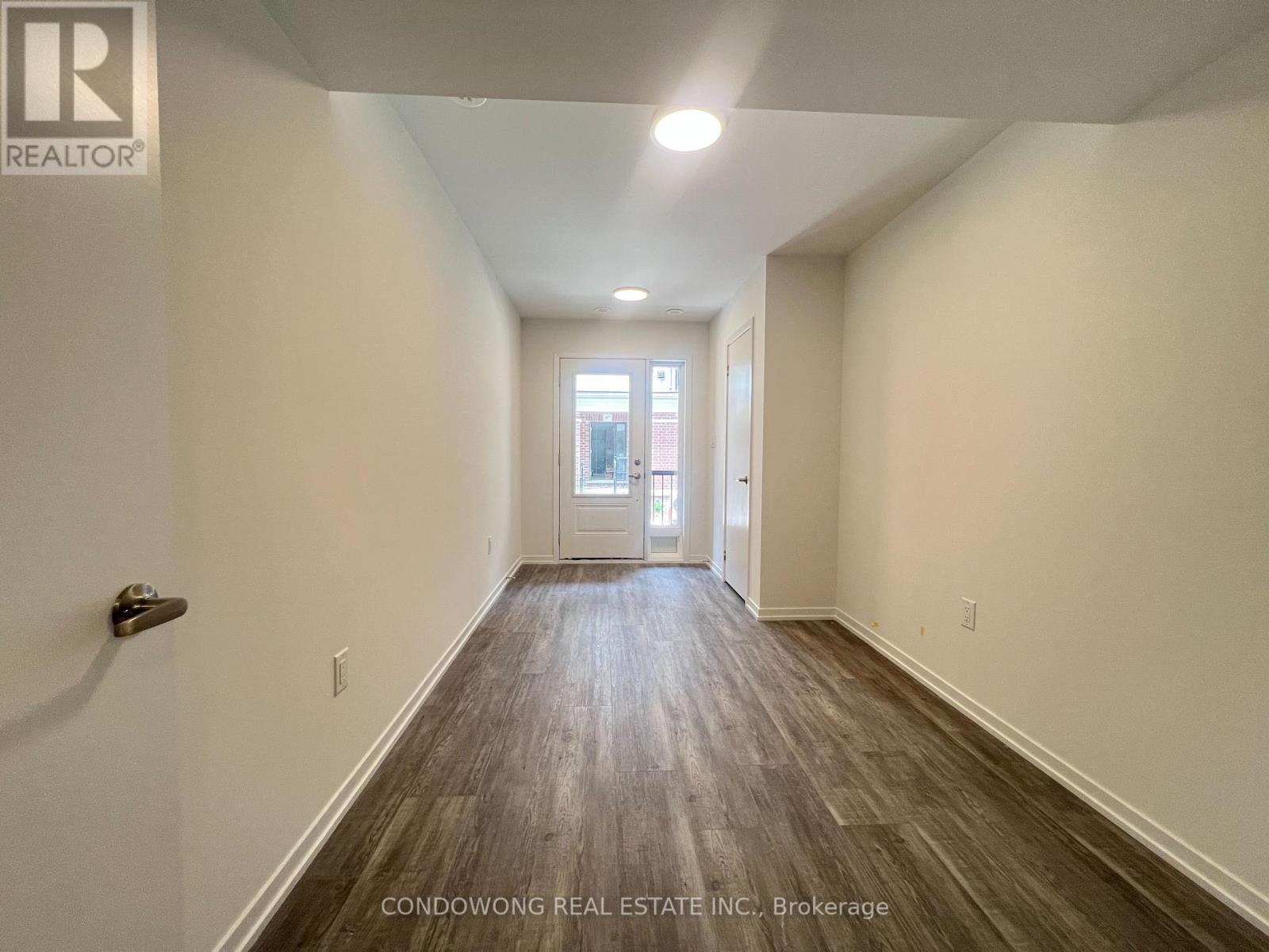Photo 6 of 214 Matawin Lane, Richmond Hill ON