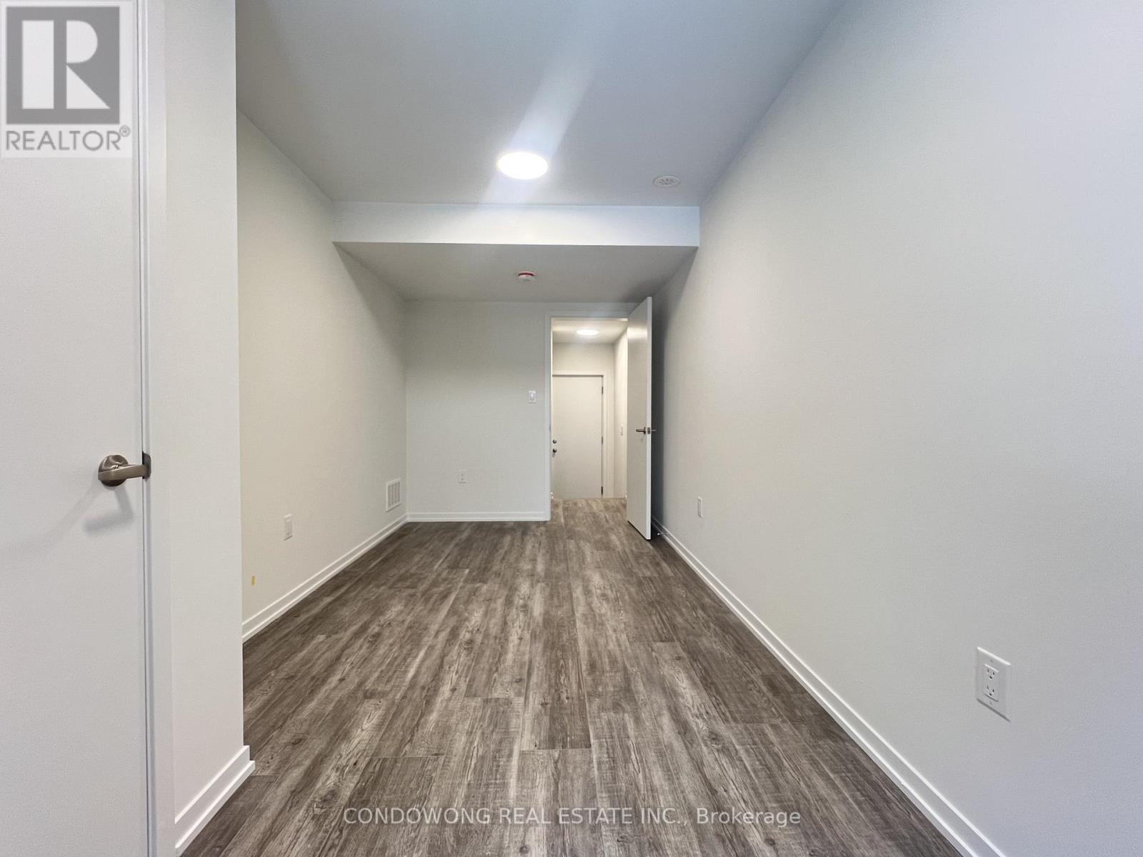 Photo 7 of 214 Matawin Lane, Richmond Hill ON