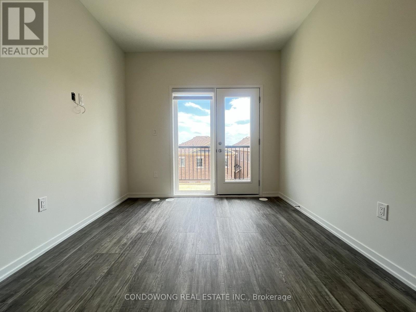 Photo 8 of 214 Matawin Lane, Richmond Hill ON