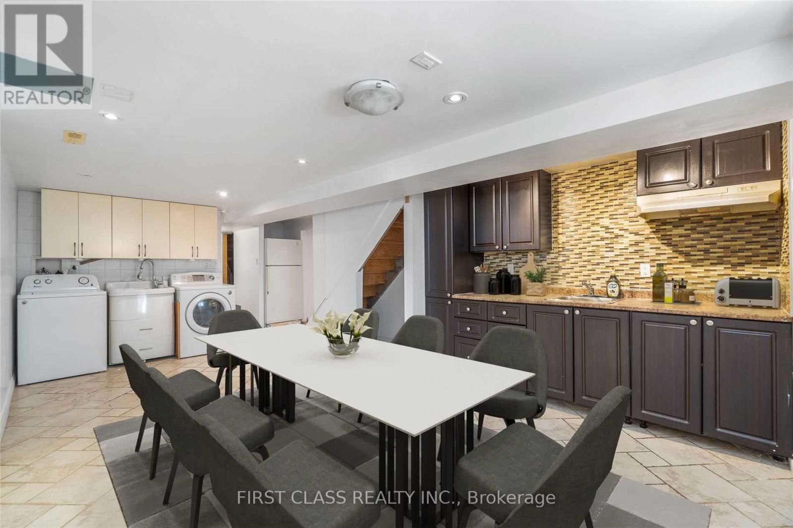 Photo 3 of 102 Steeles Ave East Avenue, Markham ON