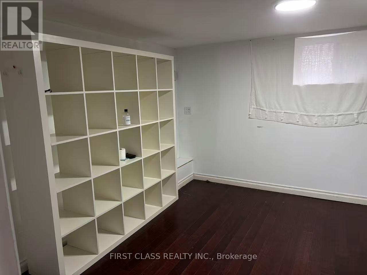 Photo 4 of 102 Steeles Ave East Avenue, Markham ON