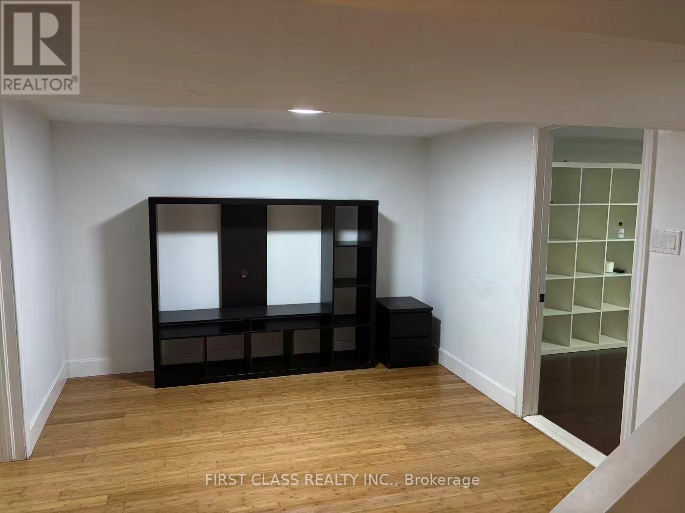 Photo 5 of 102 Steeles Ave East Avenue, Markham ON