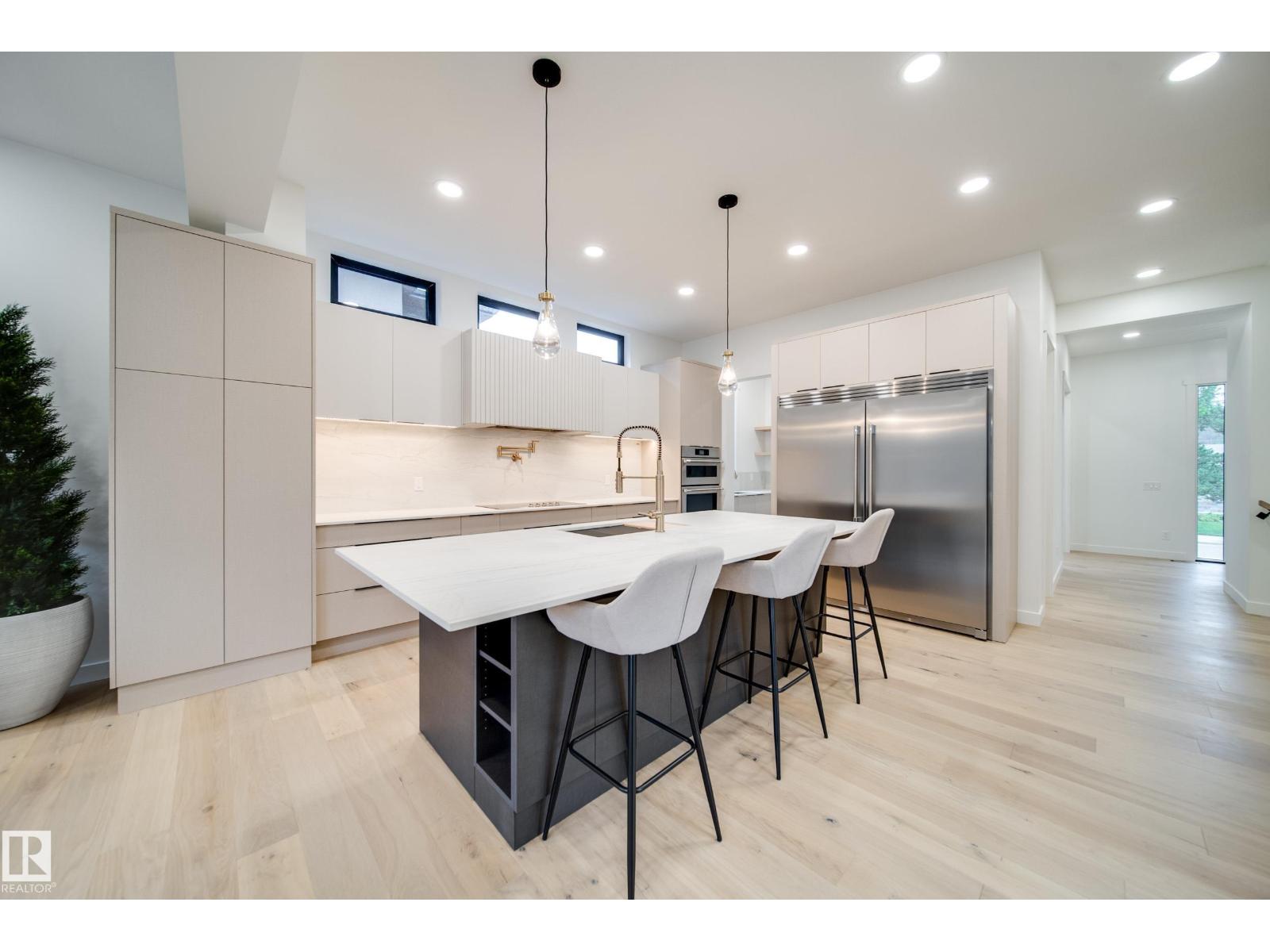 Photo 12 of 40 A Valleyview Cr Nw, Edmonton AB