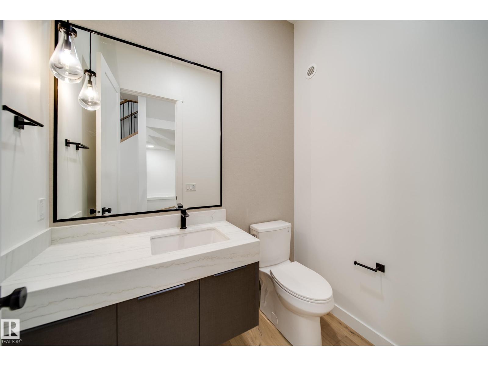 Photo 9 of 40 A Valleyview Cr Nw, Edmonton AB