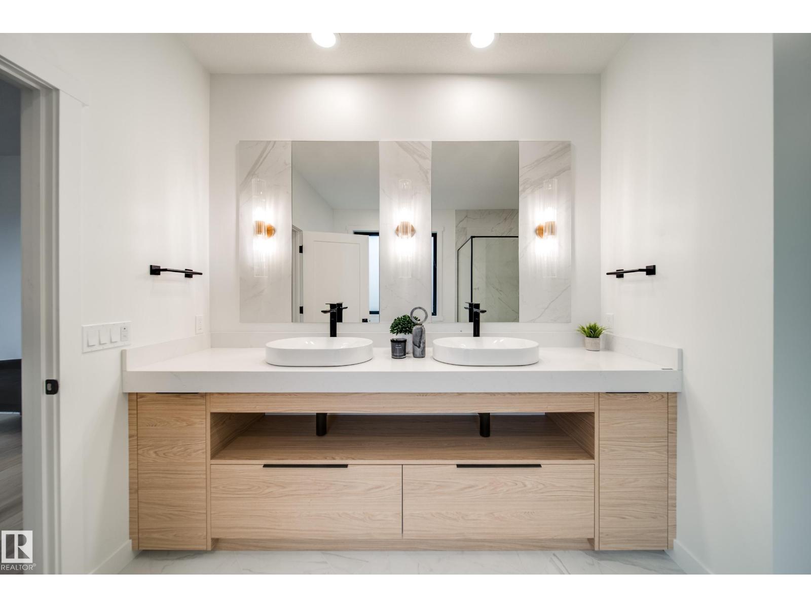 Photo 38 of 40 A Valleyview Cr Nw, Edmonton AB