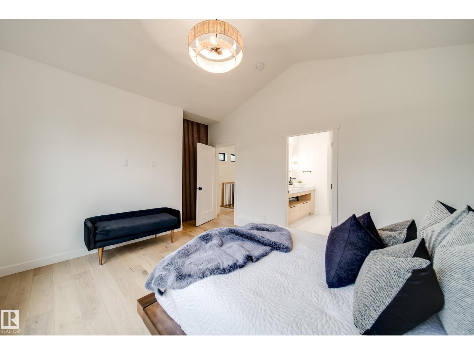 Photo 34 of 40 A Valleyview Cr Nw, Edmonton AB