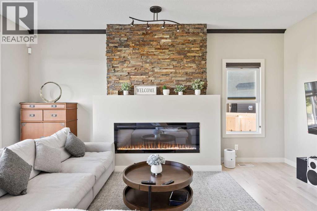 Single Family House for Sale in  Evansfield Place NW Evanston Calgary 