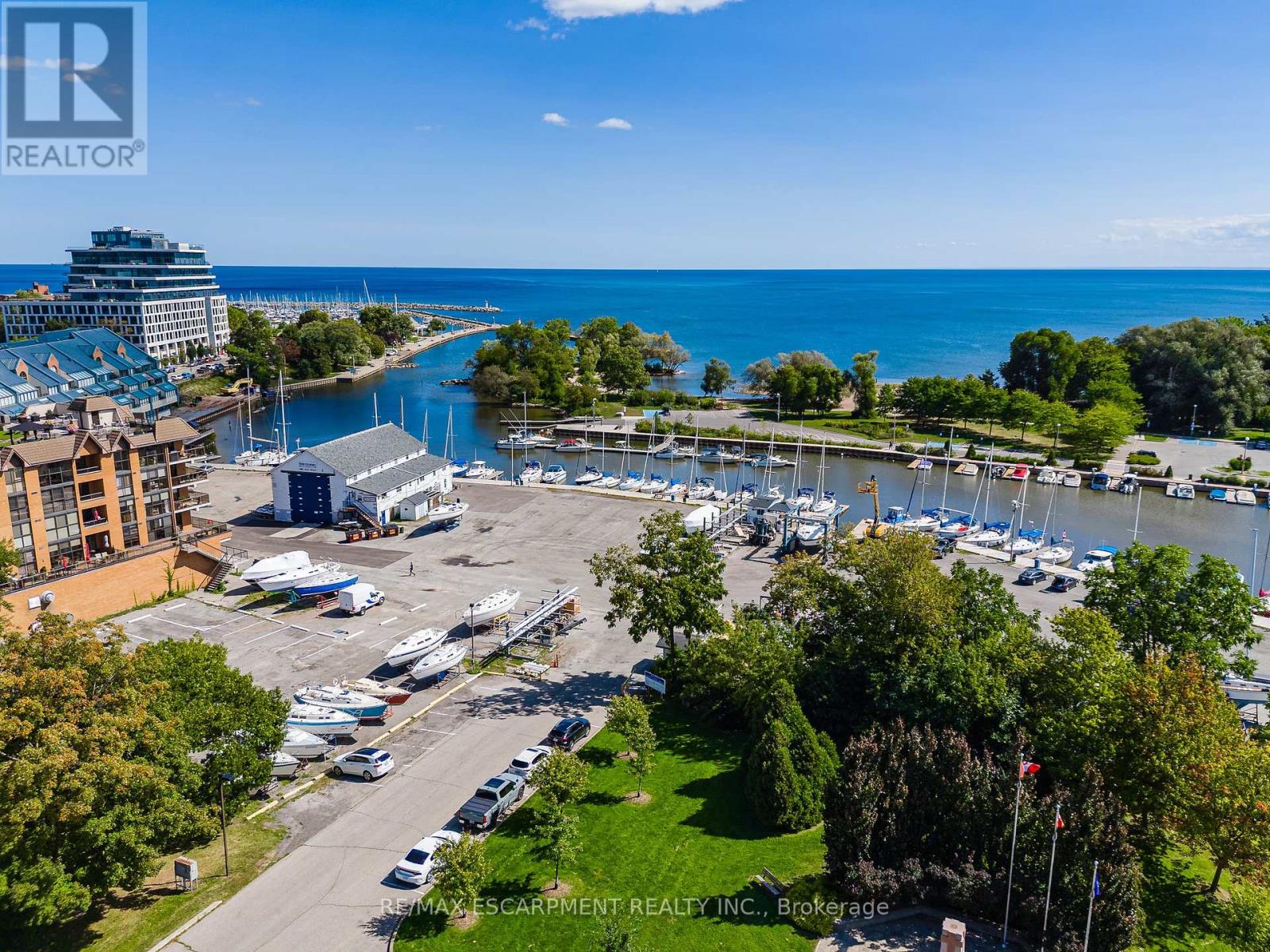 Photo 1 of 805 2511 Lakeshore Road W, Burlington ON