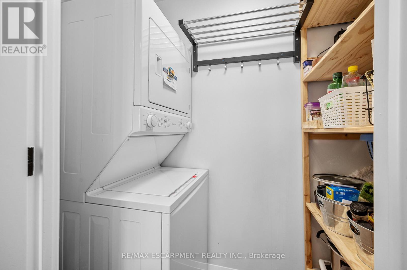 Photo 17 of 805 2511 Lakeshore Road W, Burlington ON