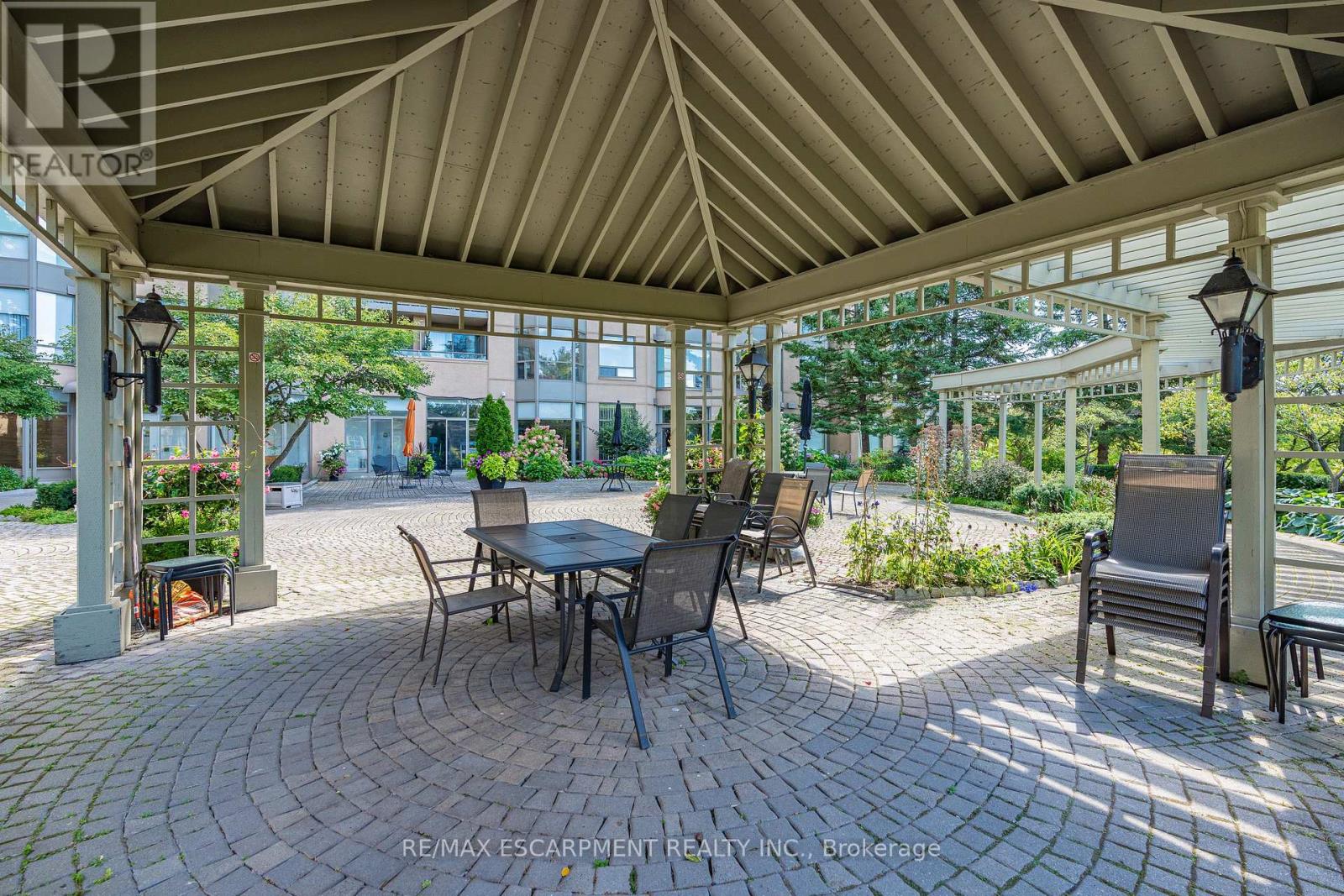 Photo 26 of 805 2511 Lakeshore Road W, Burlington ON