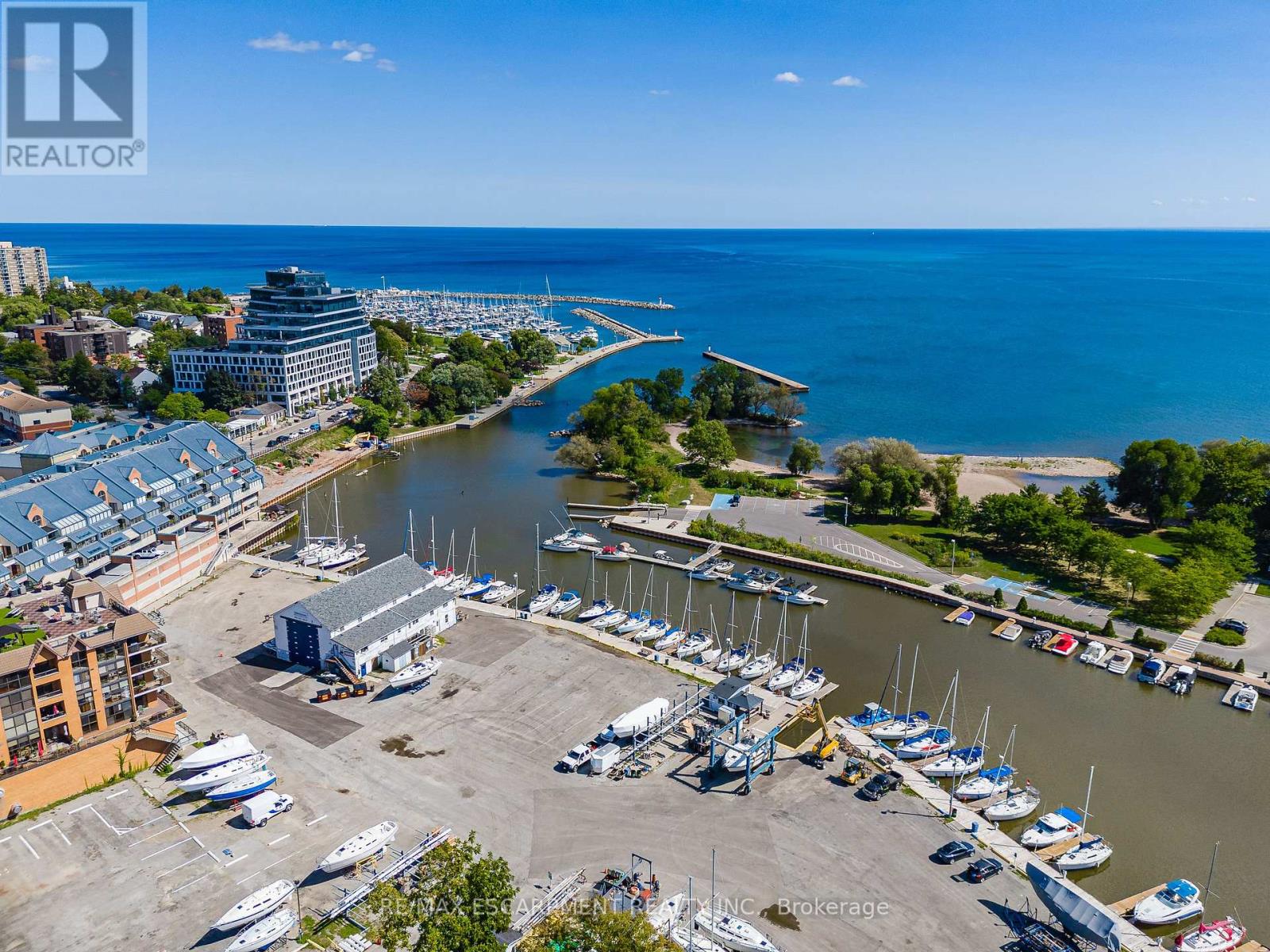 Photo 32 of 805 2511 Lakeshore Road W, Burlington ON
