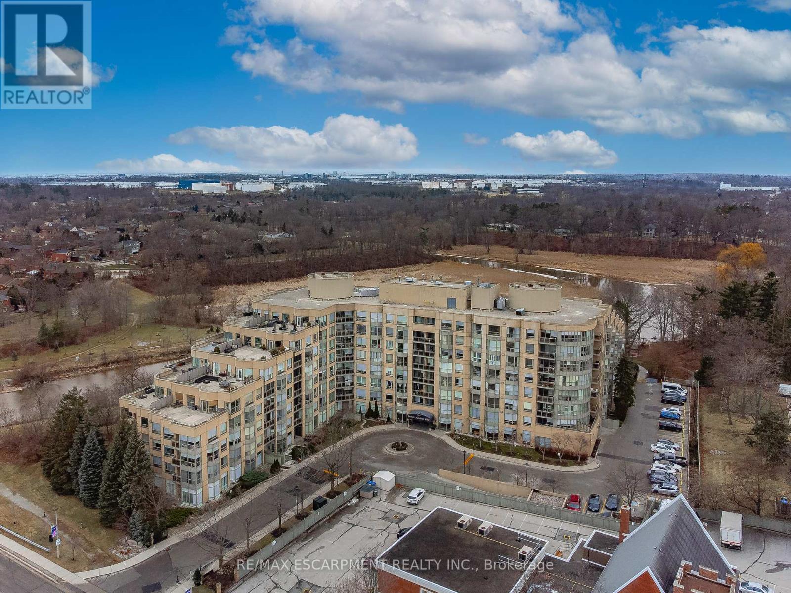 Photo 34 of 805 2511 Lakeshore Road W, Burlington ON