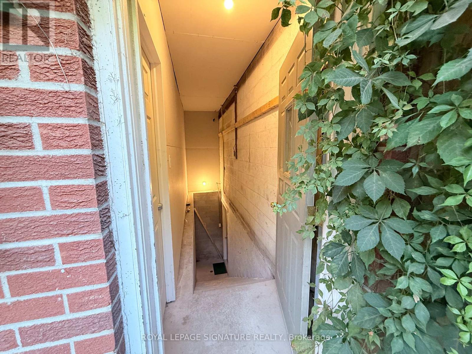 Photo 5 of Lower 38 Burnhamthorpe Road W, Oakville ON