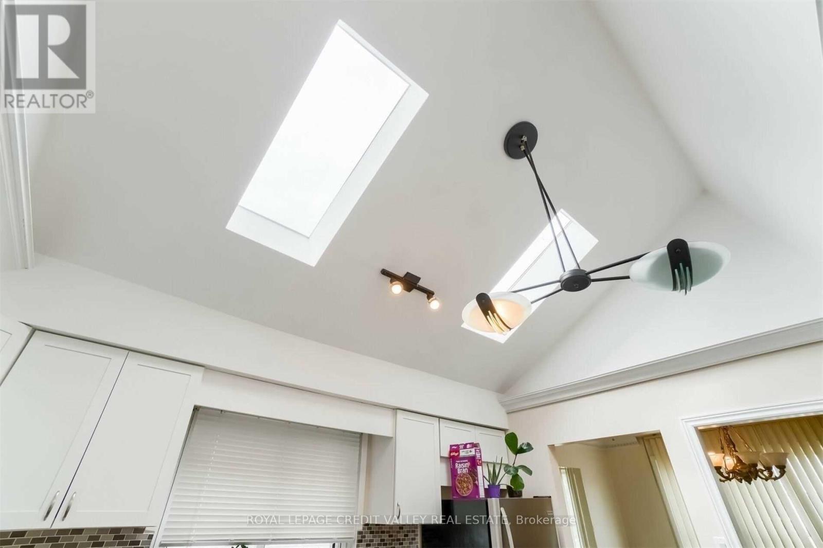 Photo 13 of 20 Glenforest Road, Brampton ON