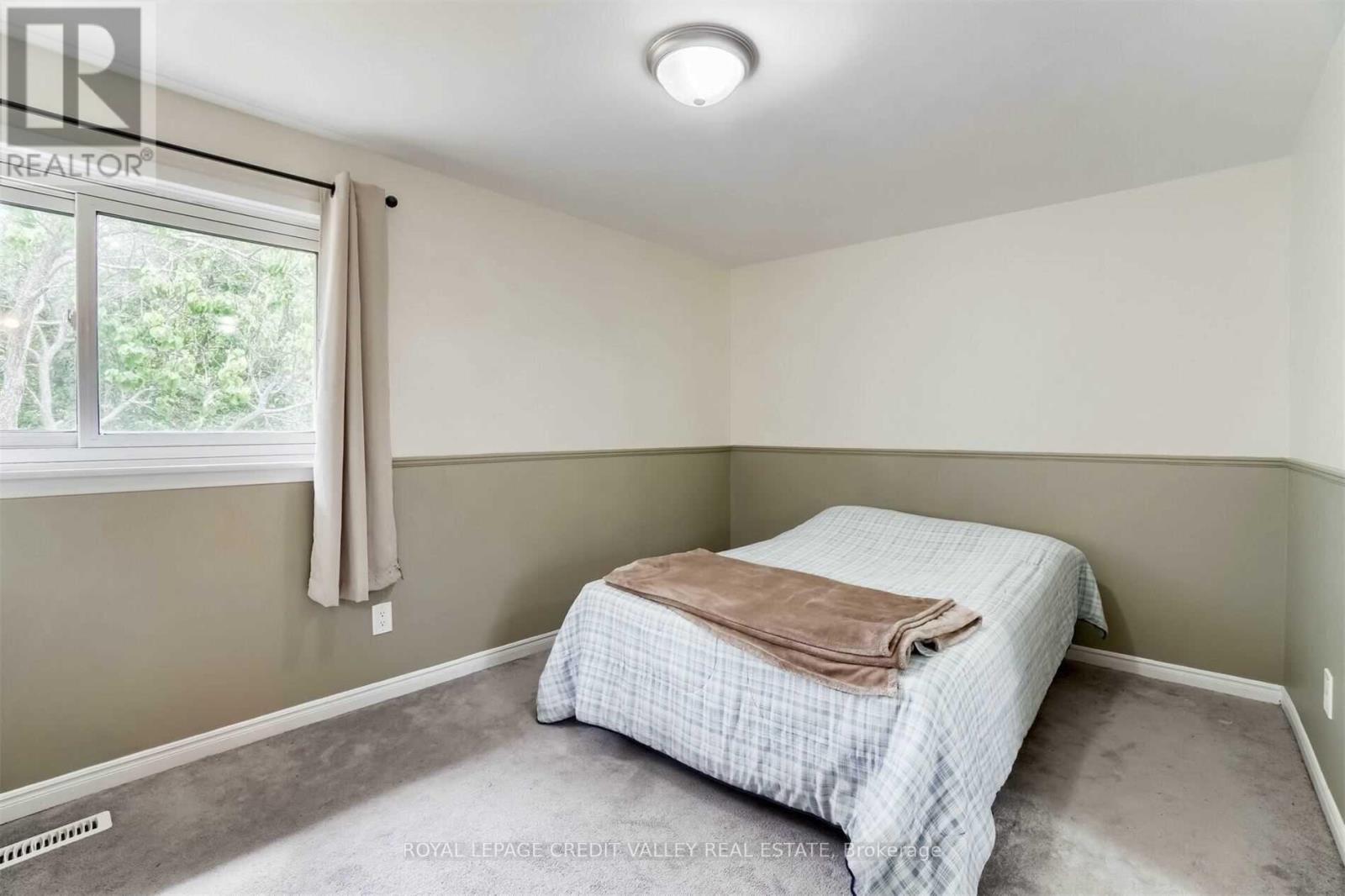 Photo 17 of 20 Glenforest Road, Brampton ON