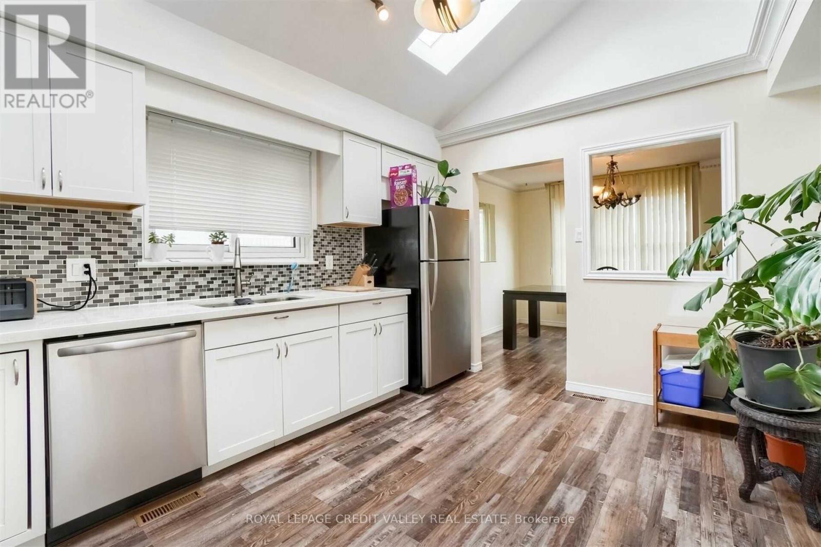 Photo 8 of 20 Glenforest Road, Brampton ON