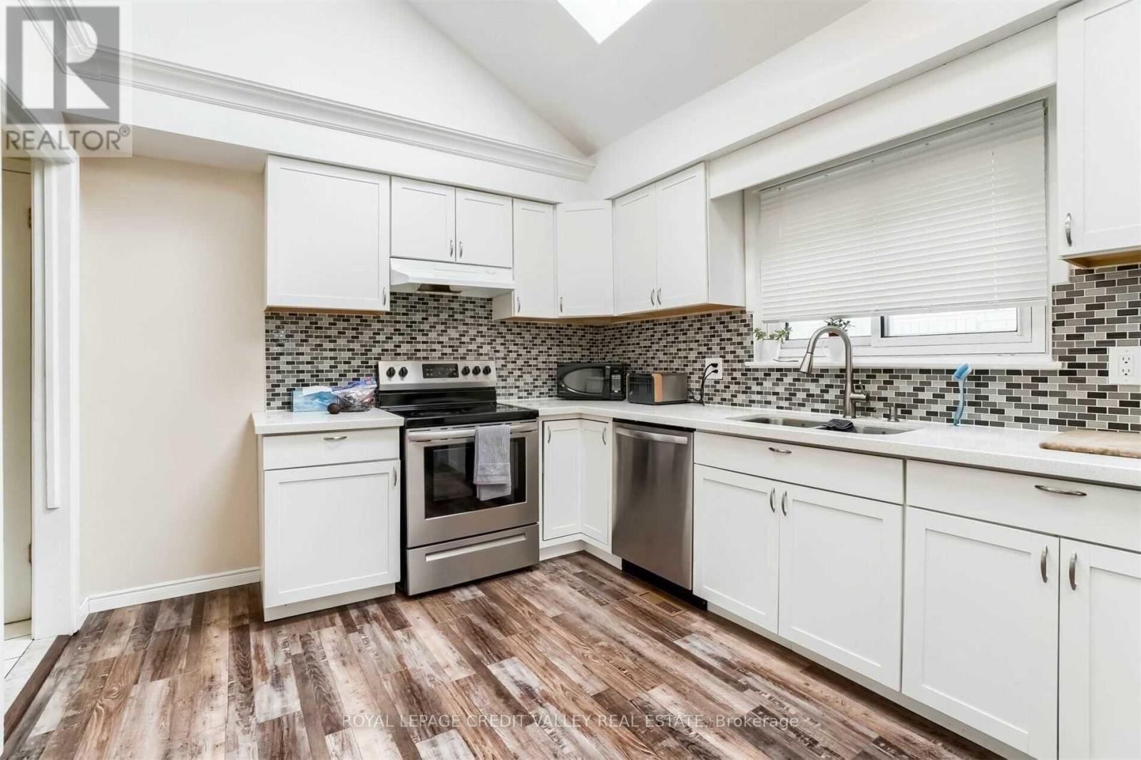Photo 9 of 20 Glenforest Road, Brampton ON